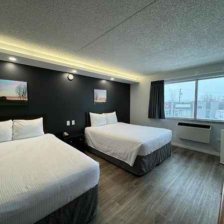 Travelodge By Wyndham Winnipeg Airport Екстериор снимка