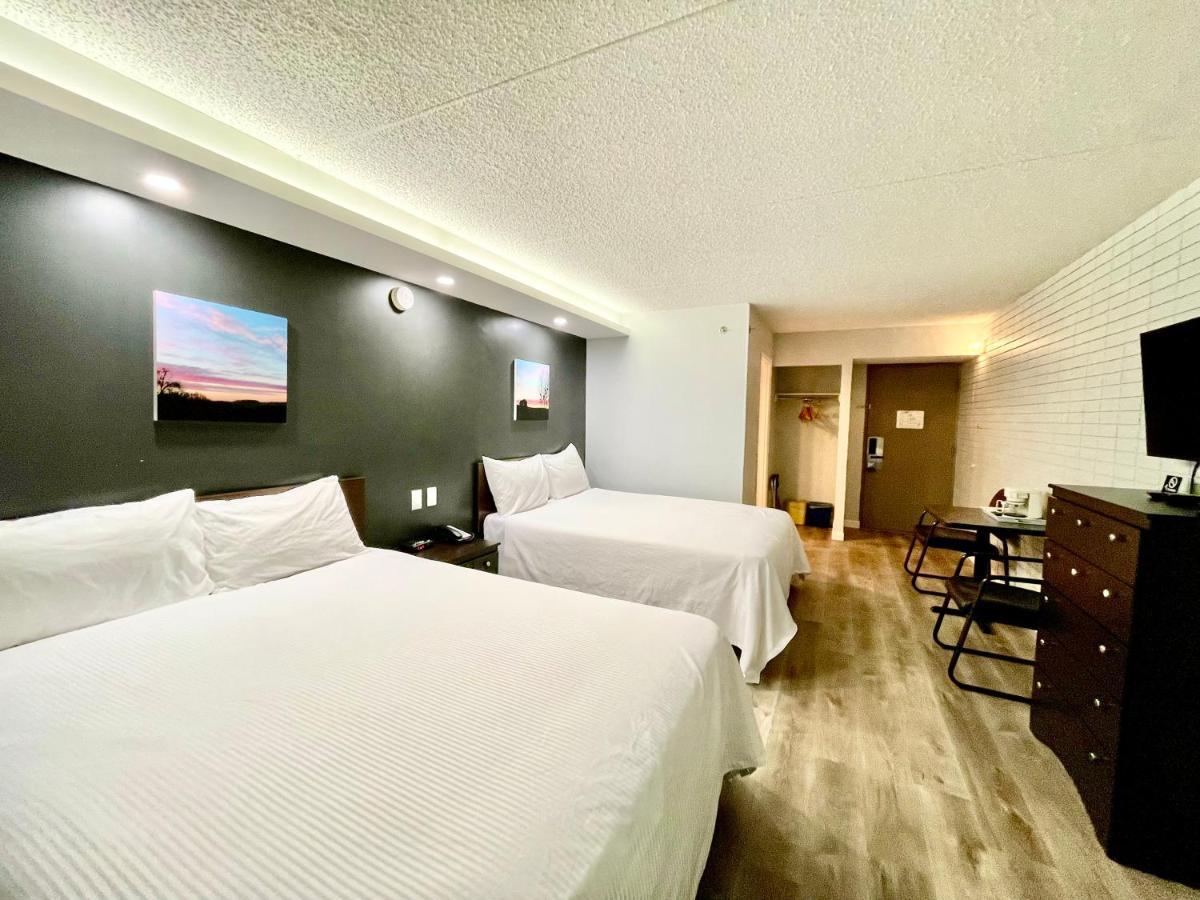 Travelodge By Wyndham Winnipeg Airport Екстериор снимка