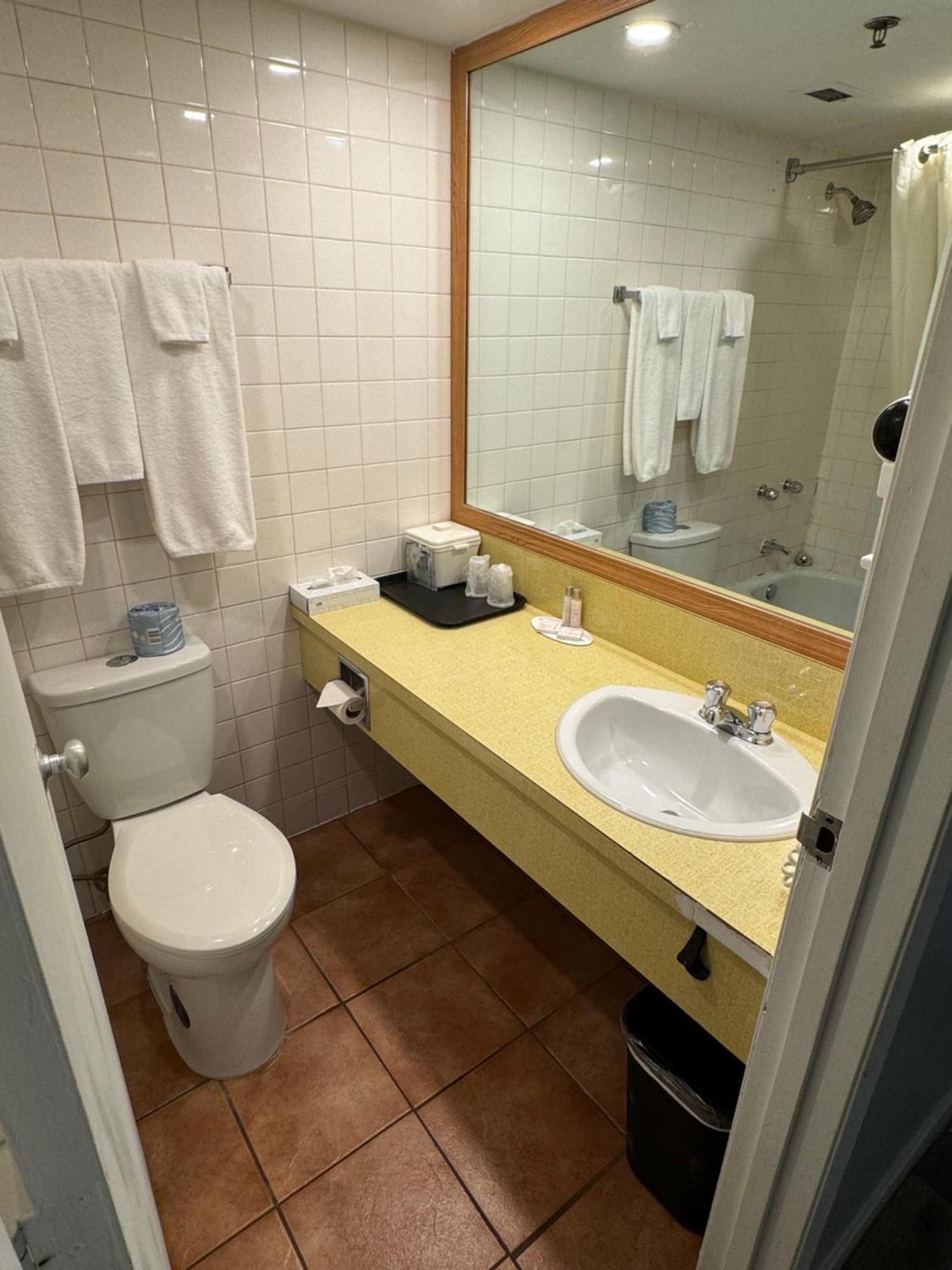 Travelodge By Wyndham Winnipeg Airport Екстериор снимка