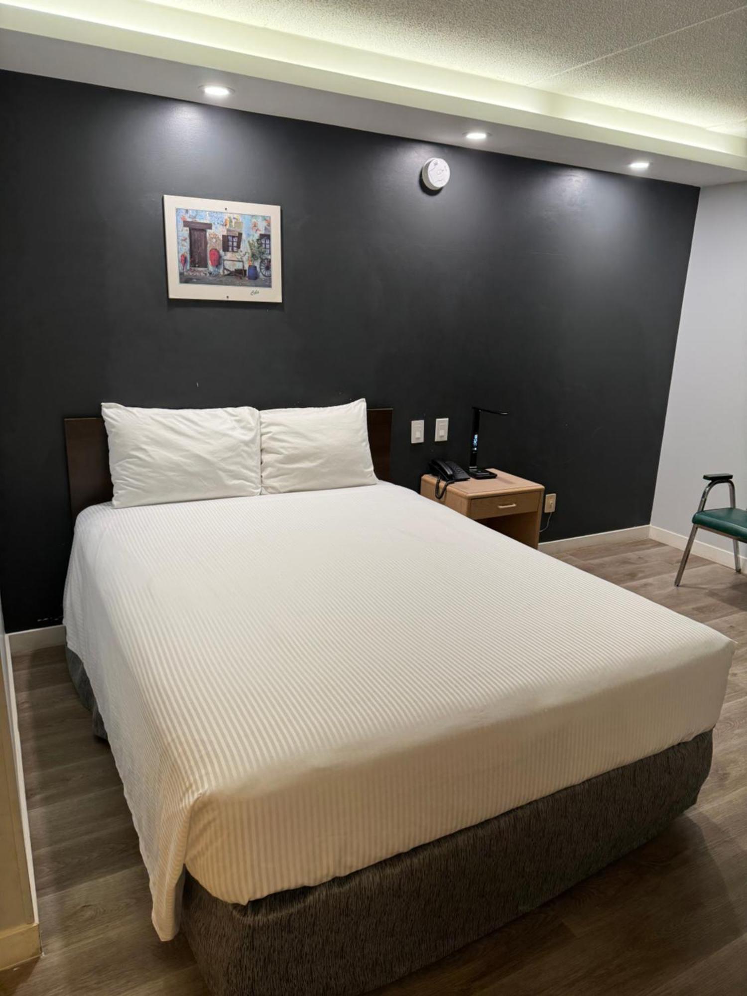 Travelodge By Wyndham Winnipeg Airport Екстериор снимка