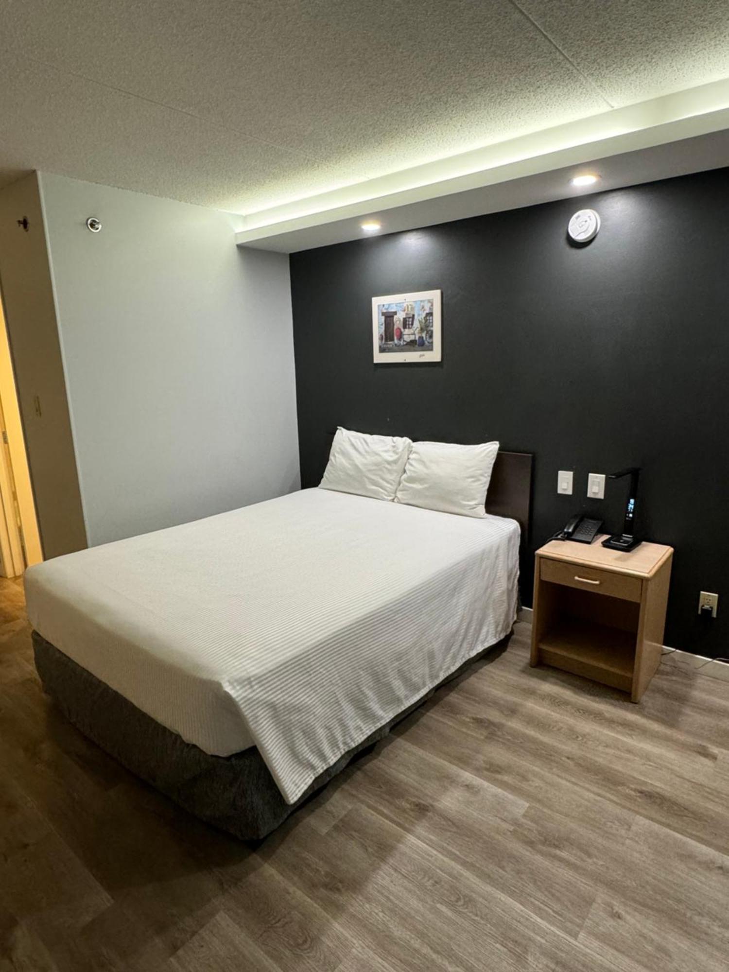 Travelodge By Wyndham Winnipeg Airport Екстериор снимка