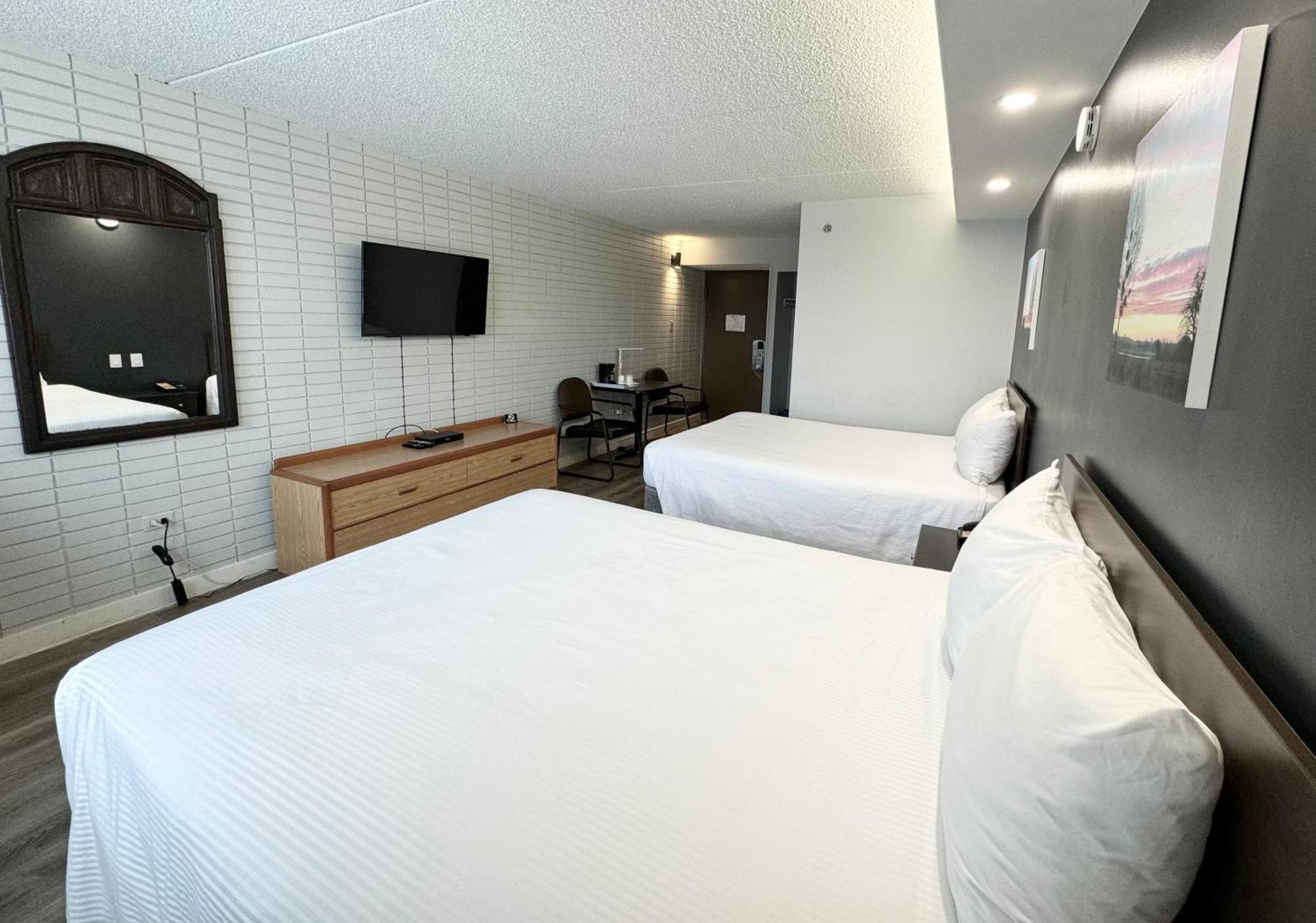 Travelodge By Wyndham Winnipeg Airport Екстериор снимка
