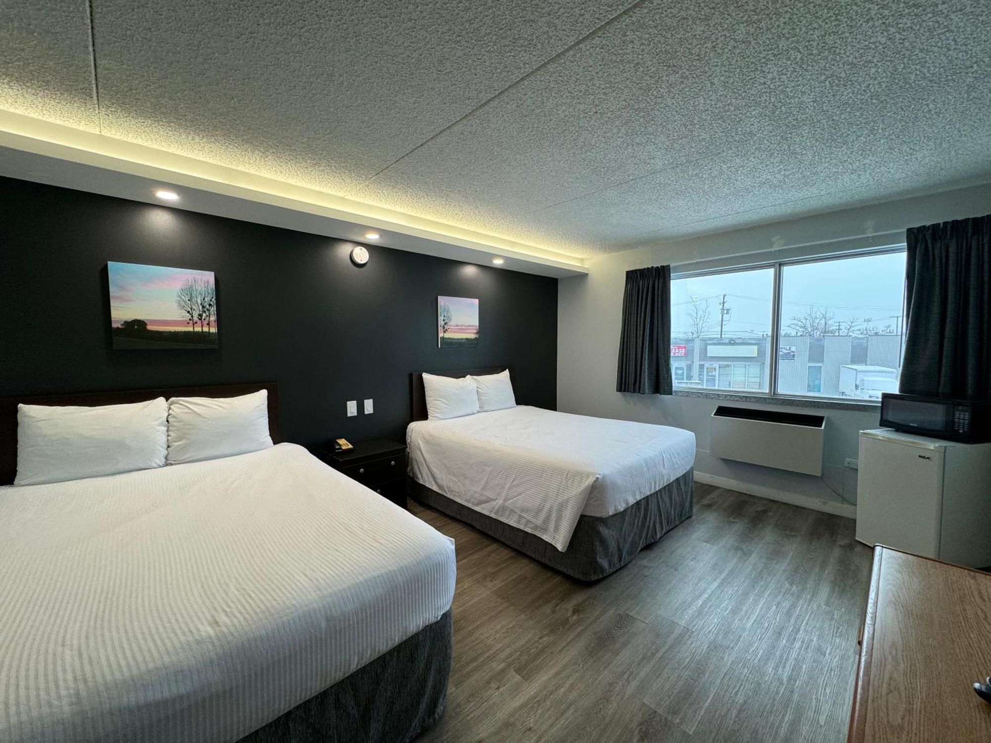 Travelodge By Wyndham Winnipeg Airport Екстериор снимка