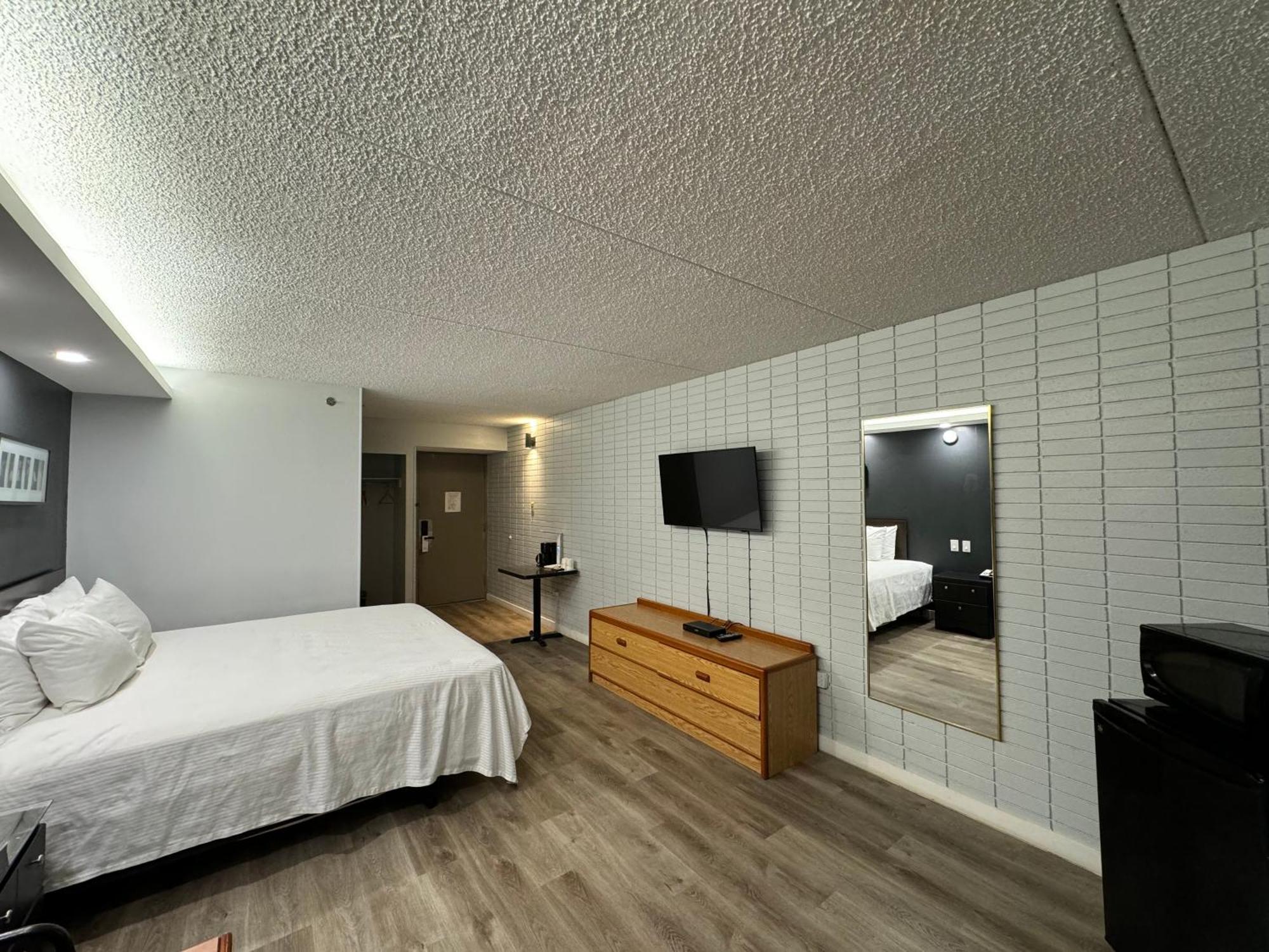 Travelodge By Wyndham Winnipeg Airport Екстериор снимка